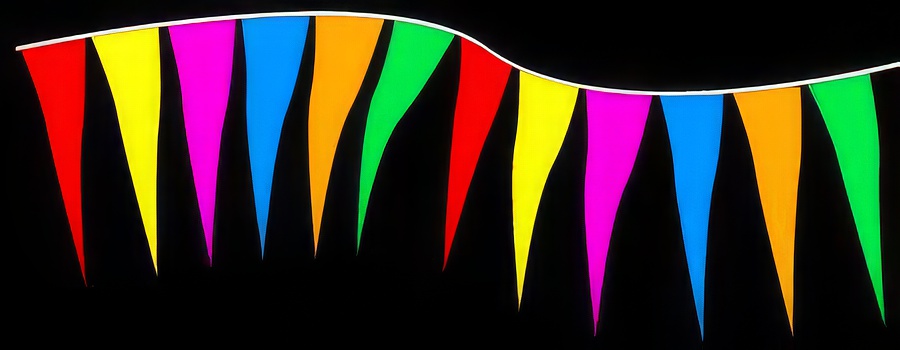 Regular Plasticloth 6" x 18" Icicle Pennant Strings